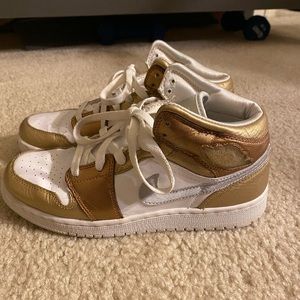 Air Jordan Retro 1 Premium sneakers size 5.5